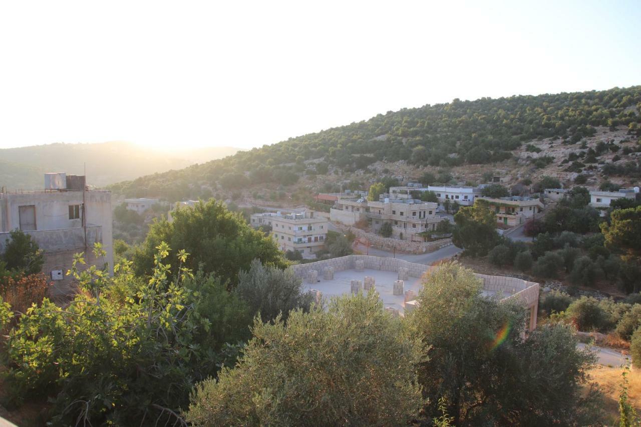 Mhna Guest House ‘Ajlūn Bagian luar foto