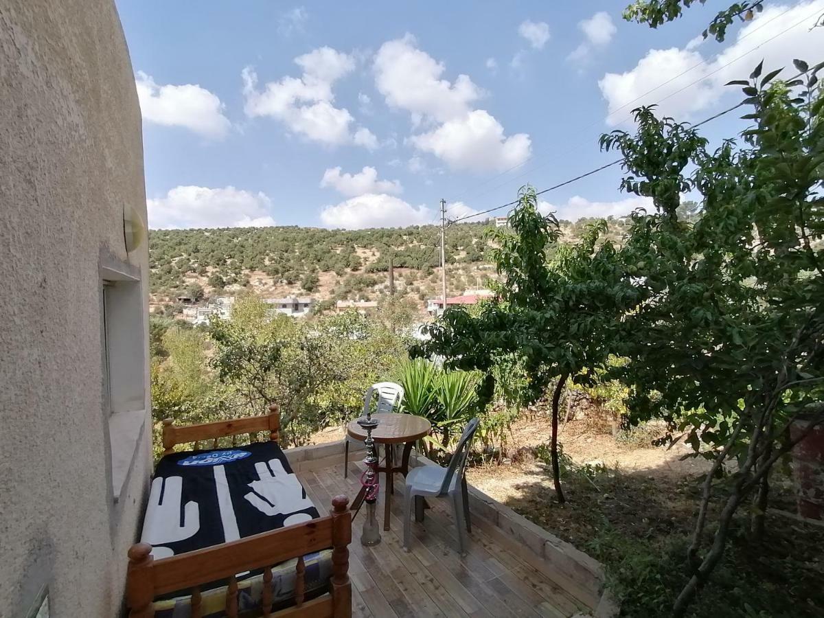 Mhna Guest House ‘Ajlūn Bagian luar foto