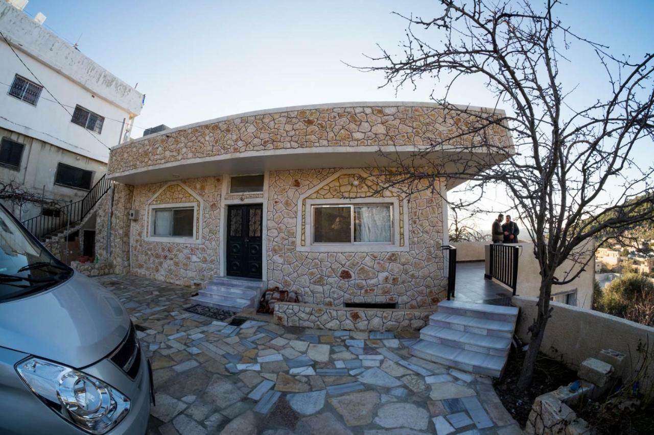 Mhna Guest House ‘Ajlūn Bagian luar foto
